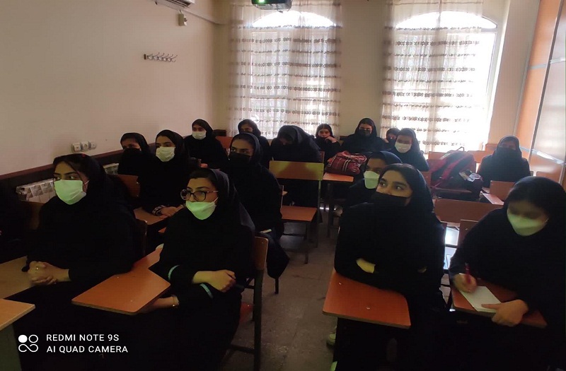 برگزاری جلسه انتخاب رشته و چگونگی برگزاری کنکور در دبیرستان نجمه