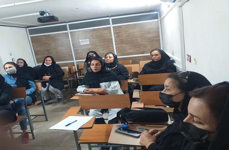 برگزاری جلسه با رانندگان سرویس دبیرستان نجمه