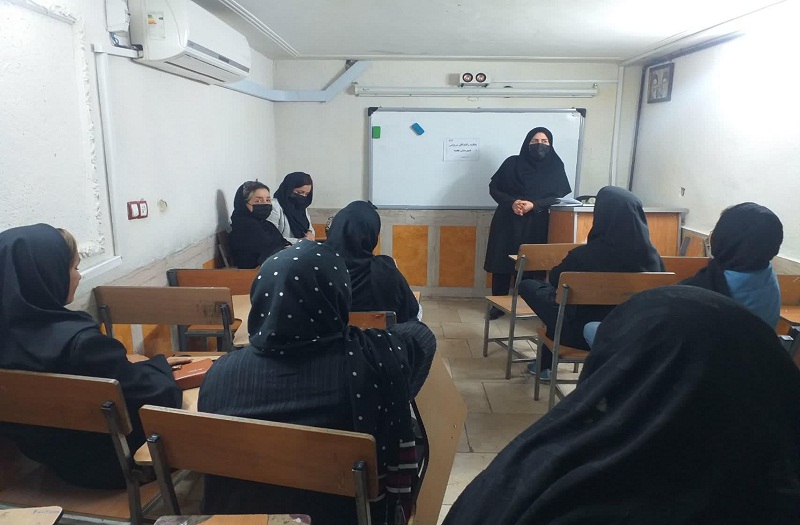 برگزاری جلسه با رانندگان سرویس دبیرستان نجمه
