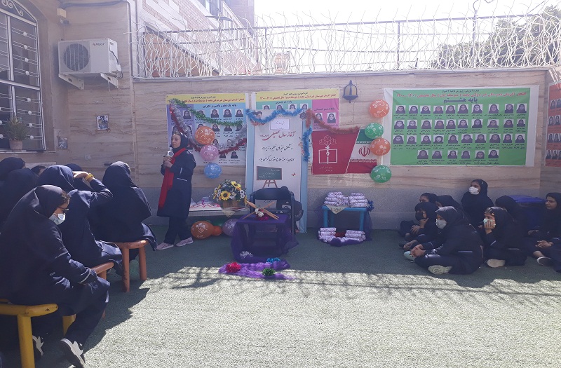 برگزاری جشن جوانه ها سال تحصیلی 02-01 دبیرستان نجمه