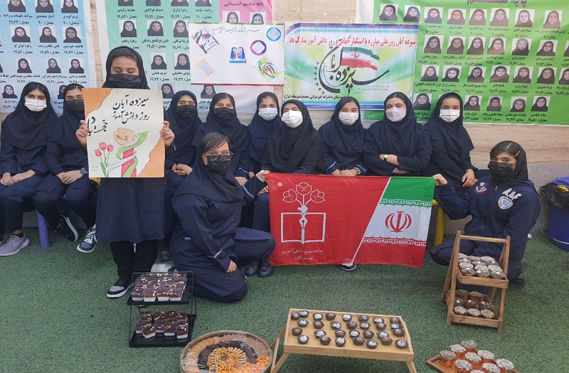 دختران پرتلاش دبیرستان نجمه روز دانش آموز بر شما مبارک باد