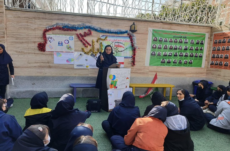 دختران پرتلاش دبیرستان نجمه روز دانش آموز بر شما مبارک باد