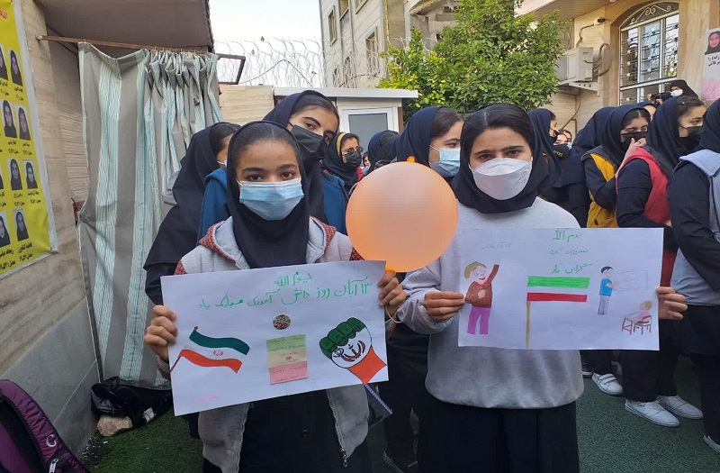 دختران پرتلاش دبیرستان نجمه روز دانش آموز بر شما مبارک باد