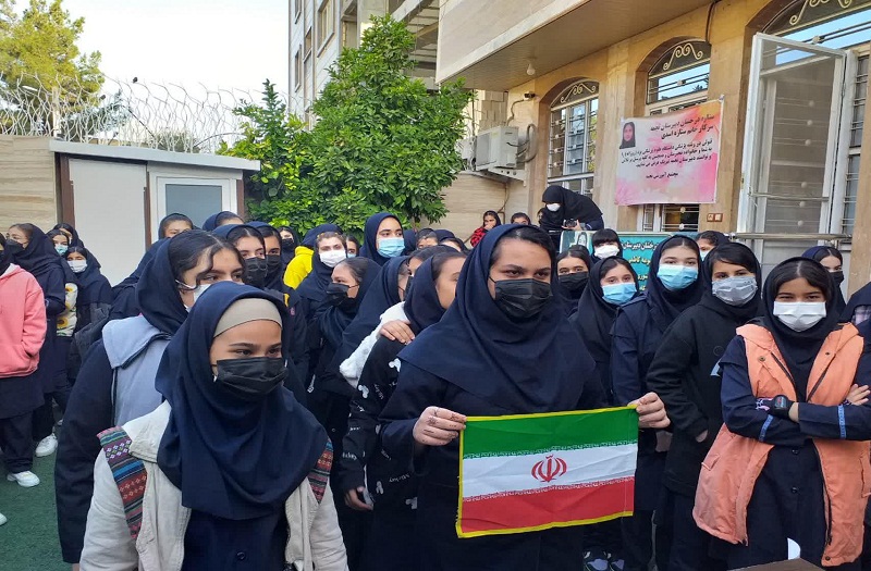 دختران پرتلاش دبیرستان نجمه روز دانش آموز بر شما مبارک باد