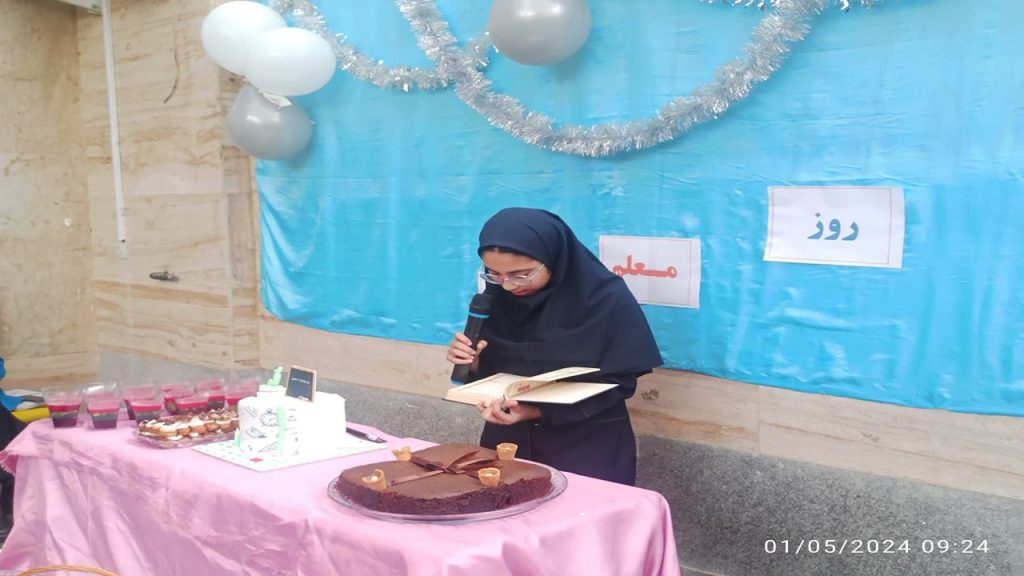 بزرگداشت روز معلم و تقدیر از دبیران دبیرستان نجمه 1403/02/12